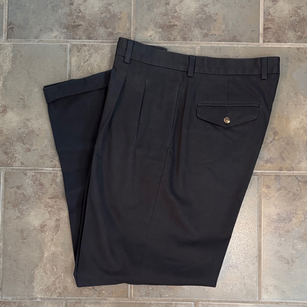 L.L. Bean Men’s Natural Fit Classic Black Chinos Pants Pleated Cuffed Size 36x32